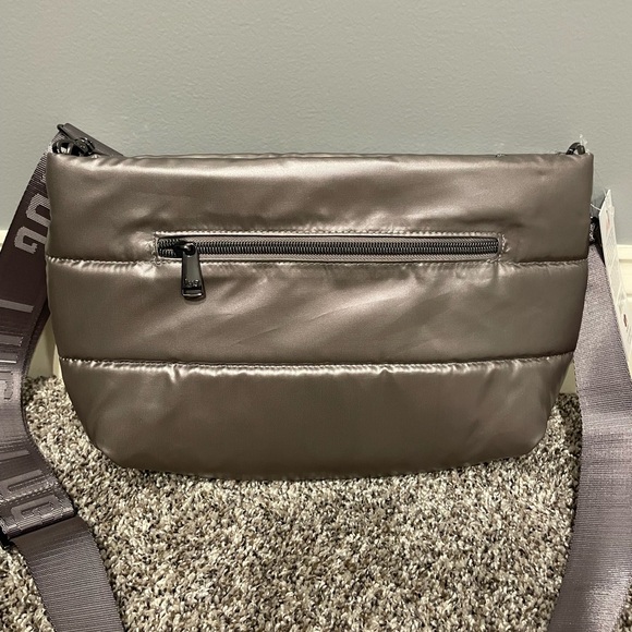 lug Moonwalk Crossbody - NWT - Metallic Pearl - Picture 2 of 8